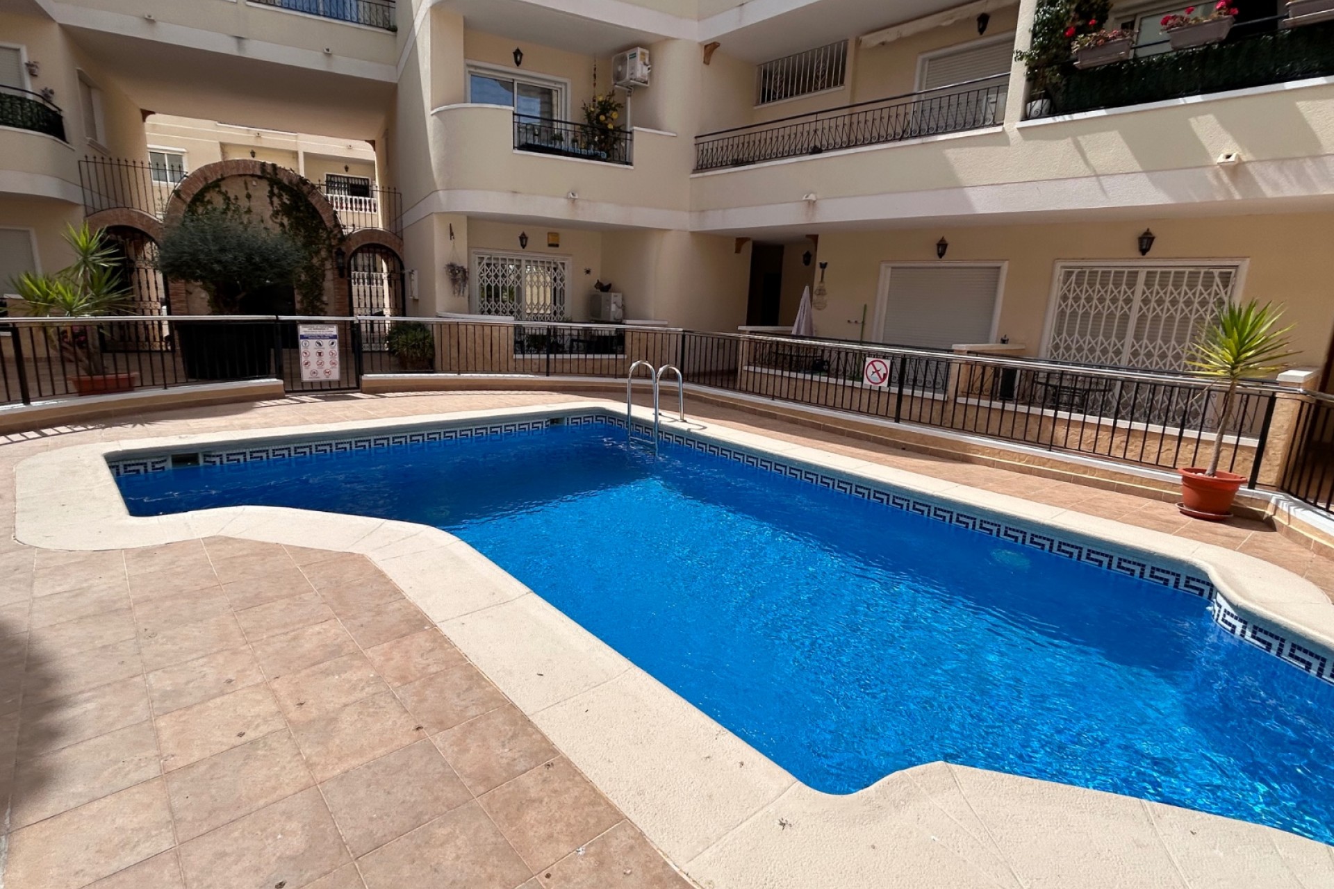 Resale - Apartment -
Jacarilla