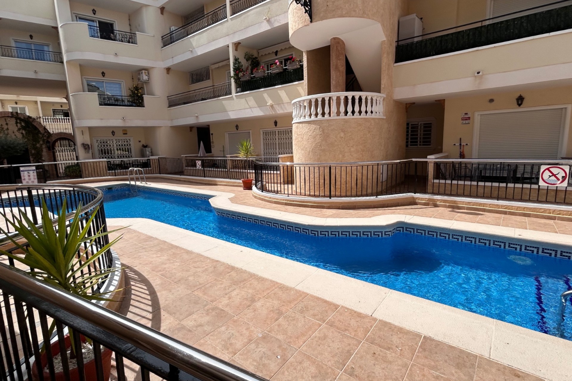 Resale - Apartment -
Jacarilla