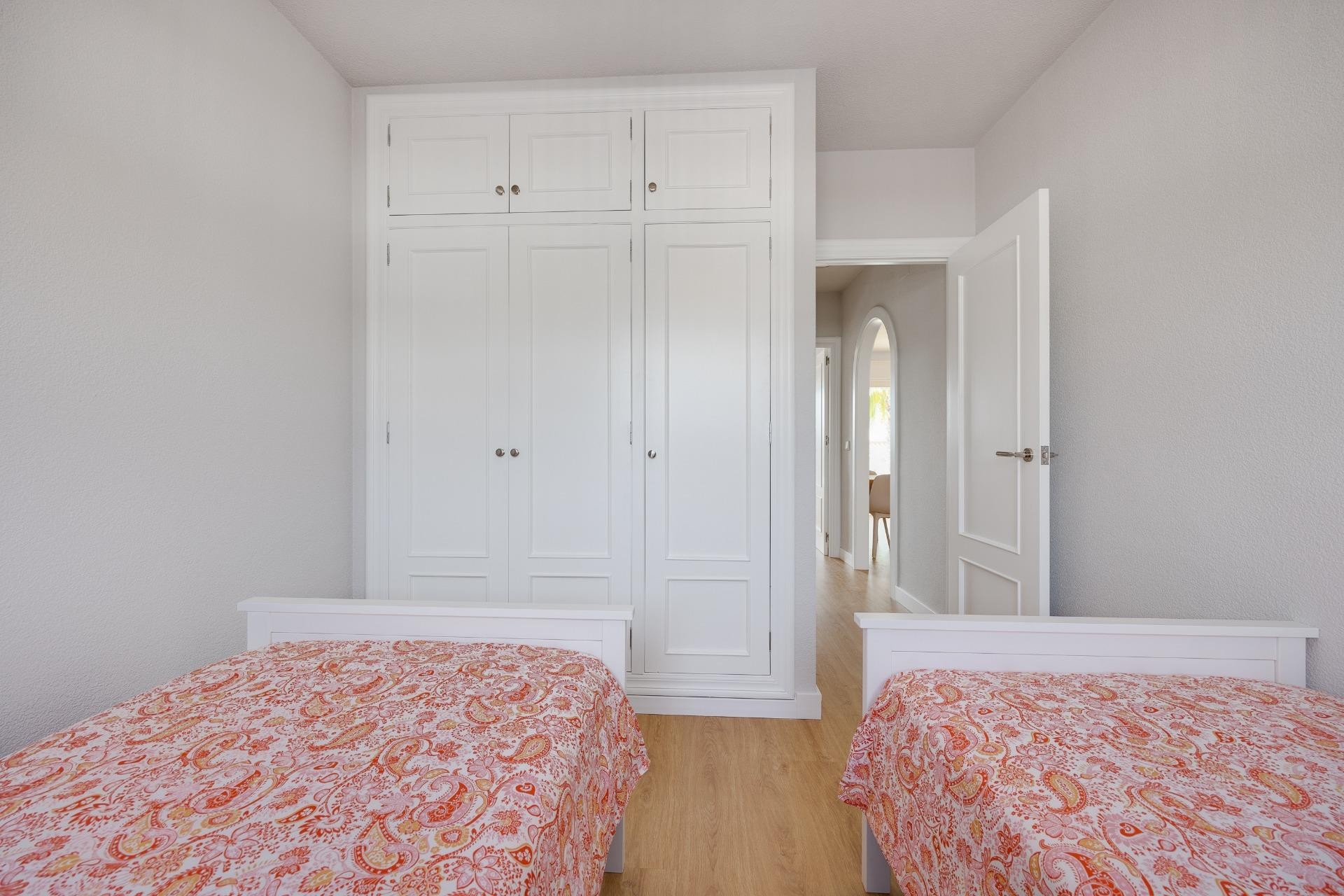 Resale - Apartment -
Orihuela Costa - Campoamor