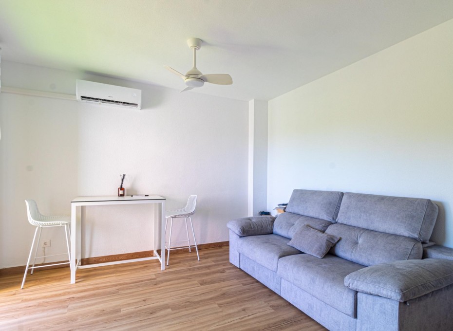 Resale - Apartment -
Orihuela Costa - Campoamor
