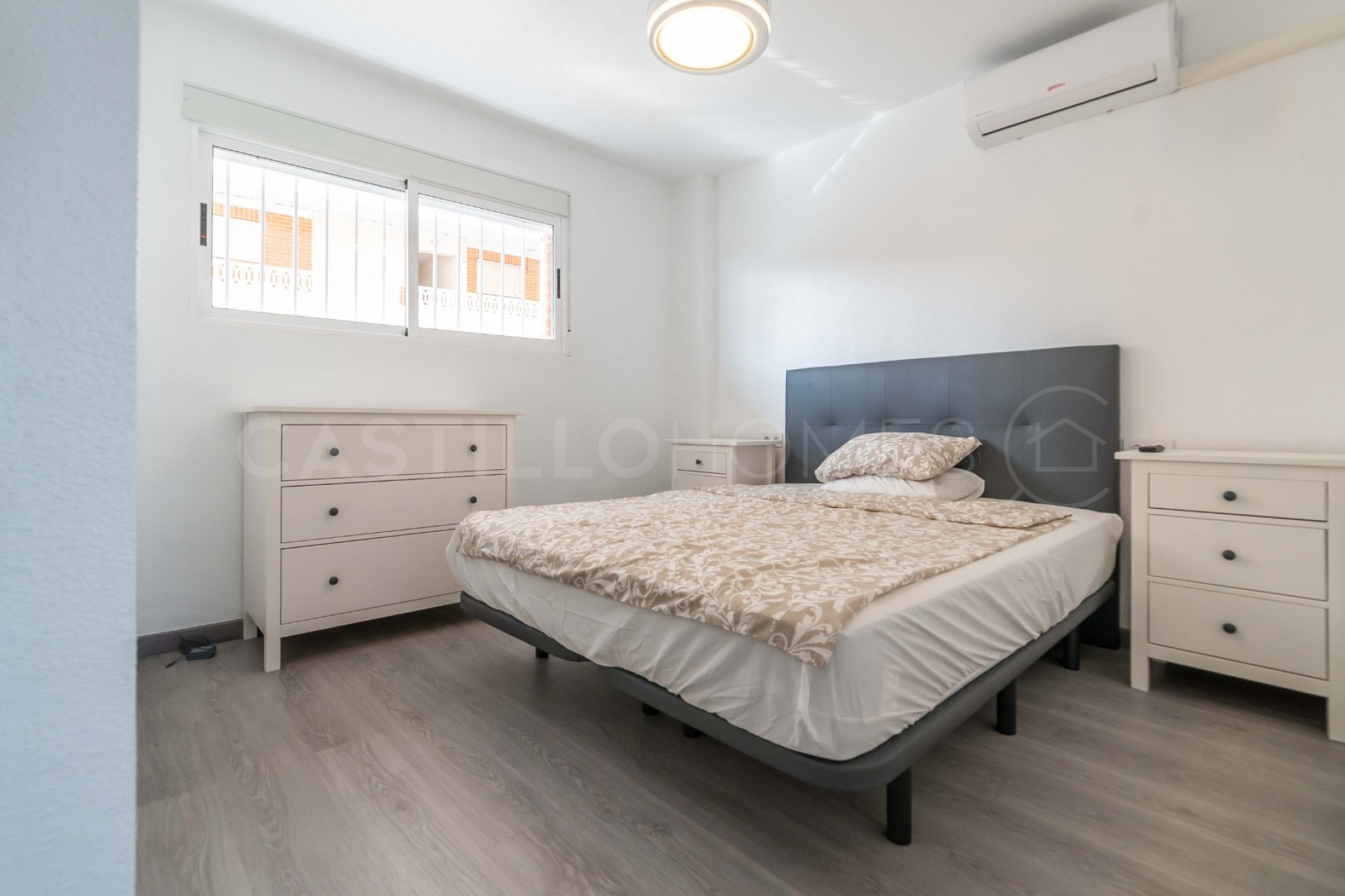 Resale - Apartment -
Orihuela Costa - Punta Prima