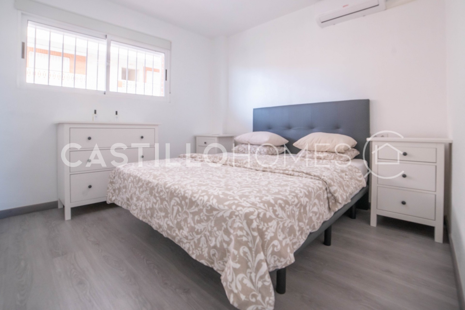 Resale - Apartment -
Orihuela Costa - Punta Prima