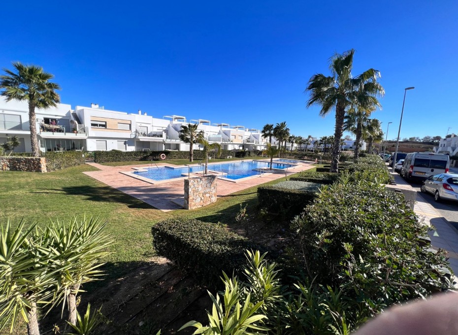 Resale - Apartment -
Orihuela - Vistabella