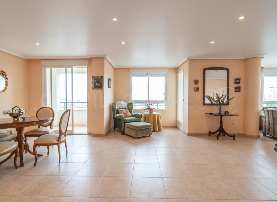 Resale - Apartment -
Torrevieja - Centro