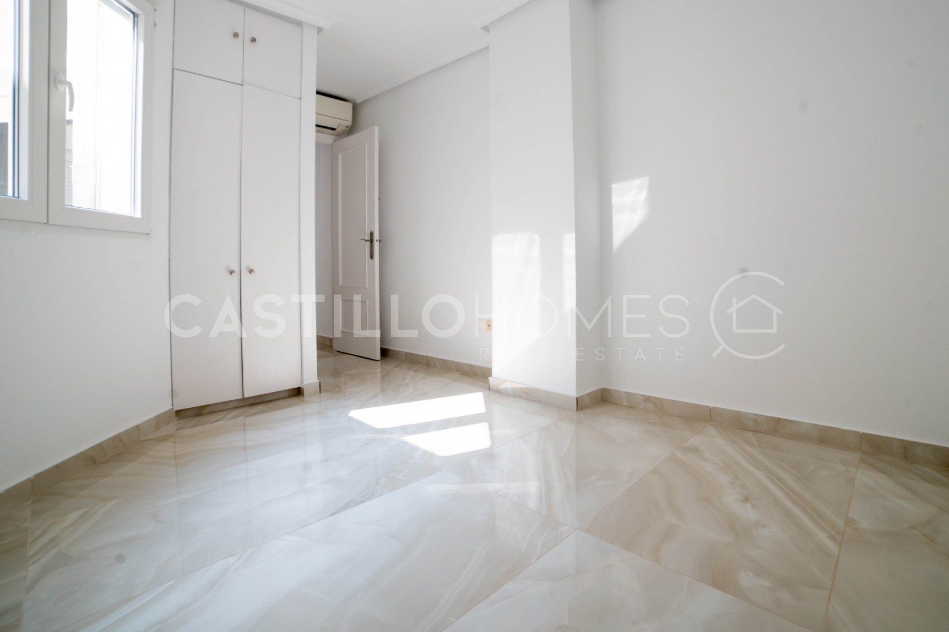 Resale - Apartment -
Torrevieja - Centro