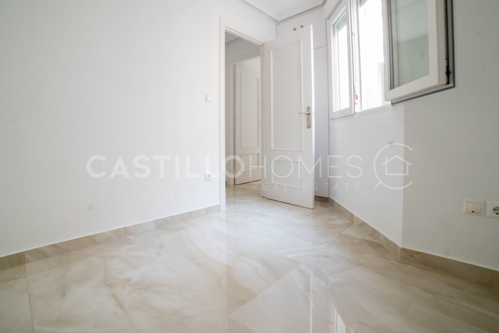 Resale - Apartment -
Torrevieja - Centro