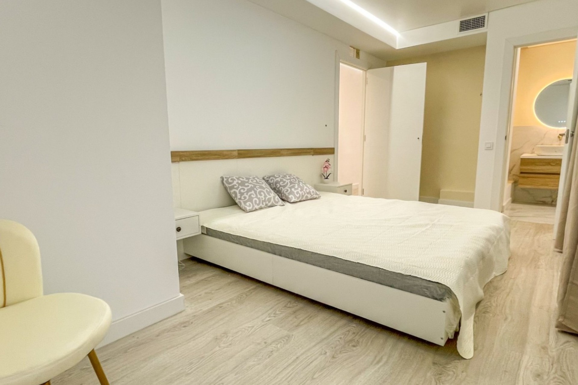 Resale - Apartment -
Torrevieja - El Acequión - Los Náufragos