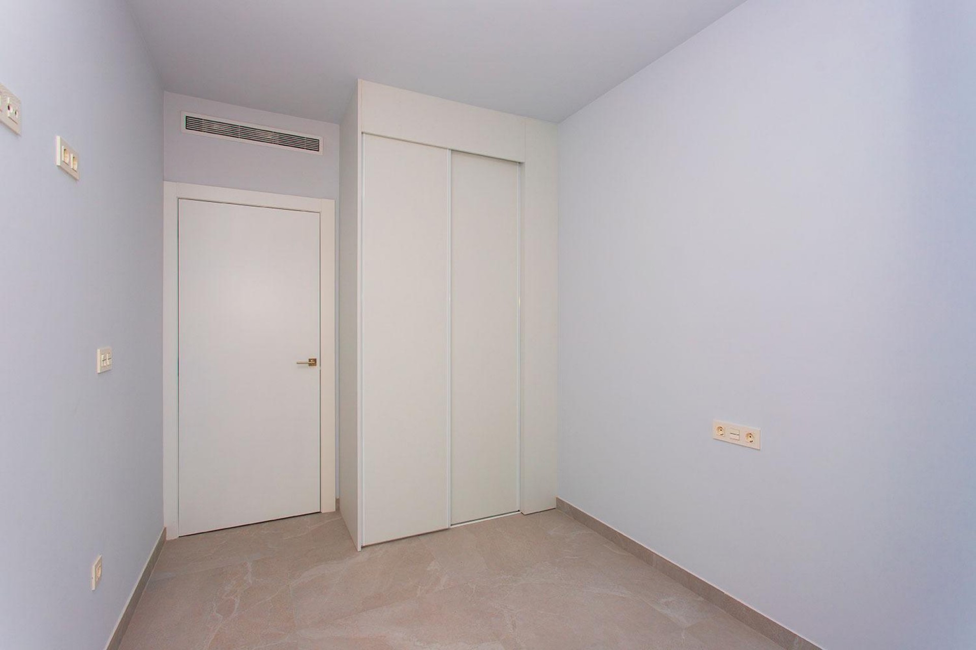 Resale - Apartment -
Torrevieja - Paseo maritimo