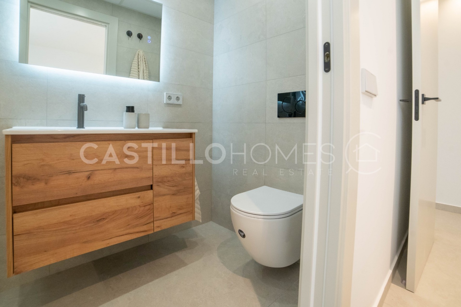 Resale - Apartment -
Torrevieja - Playa del Acequión