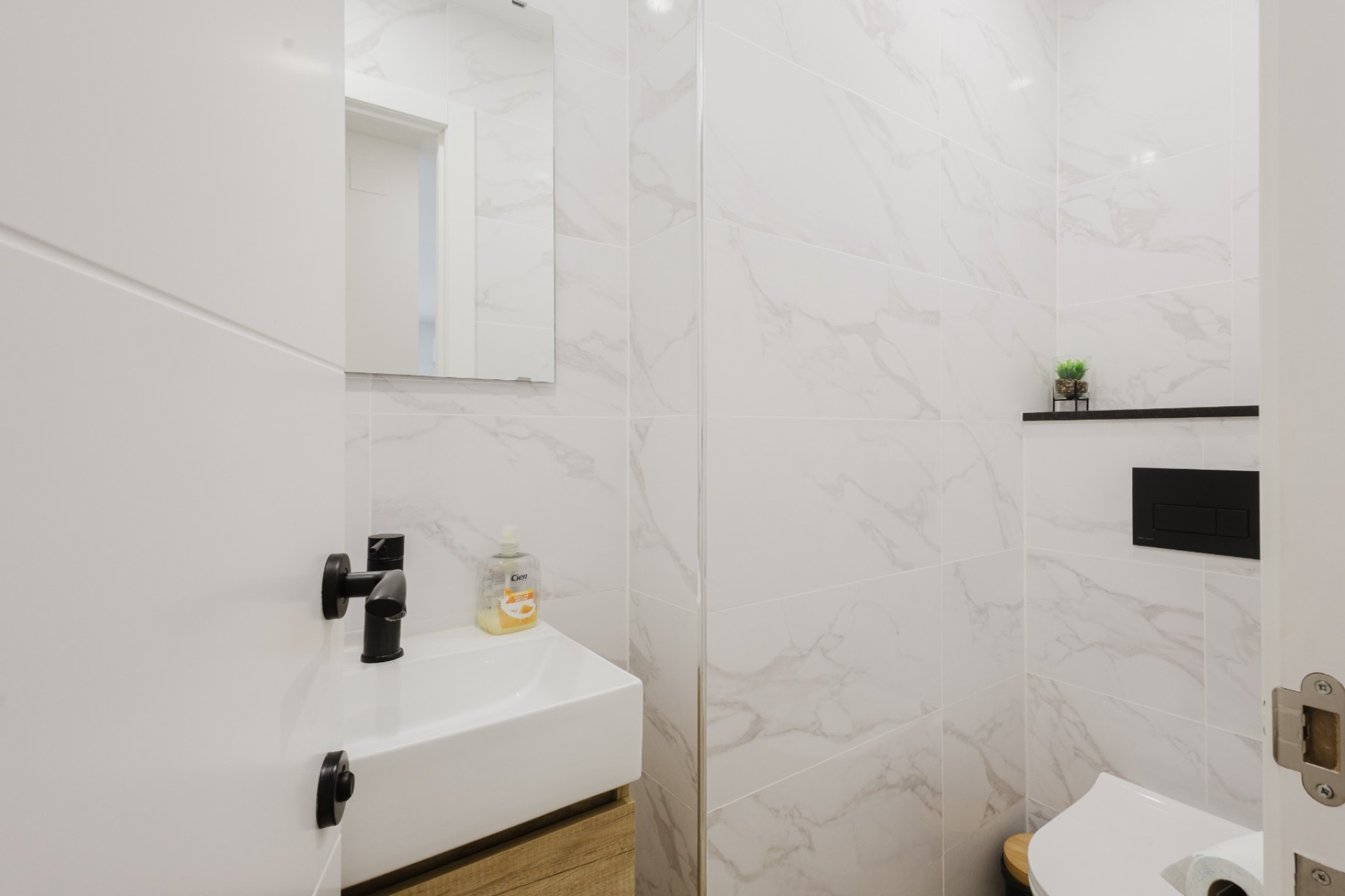 Resale - Apartment -
Torrevieja - Playa del Acequión