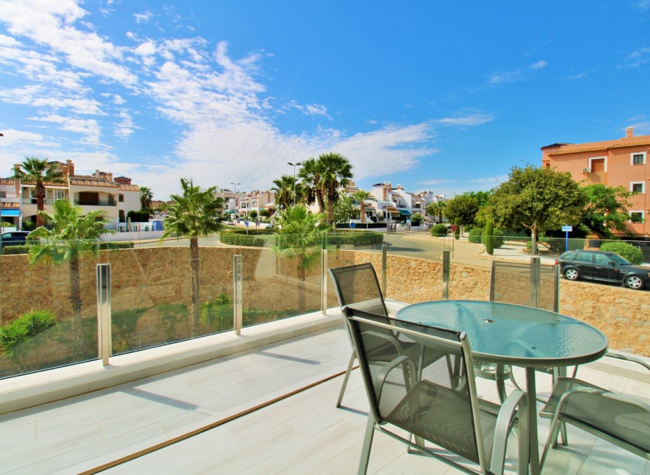 Resale - Apartment -
Villamartin - PAU 8