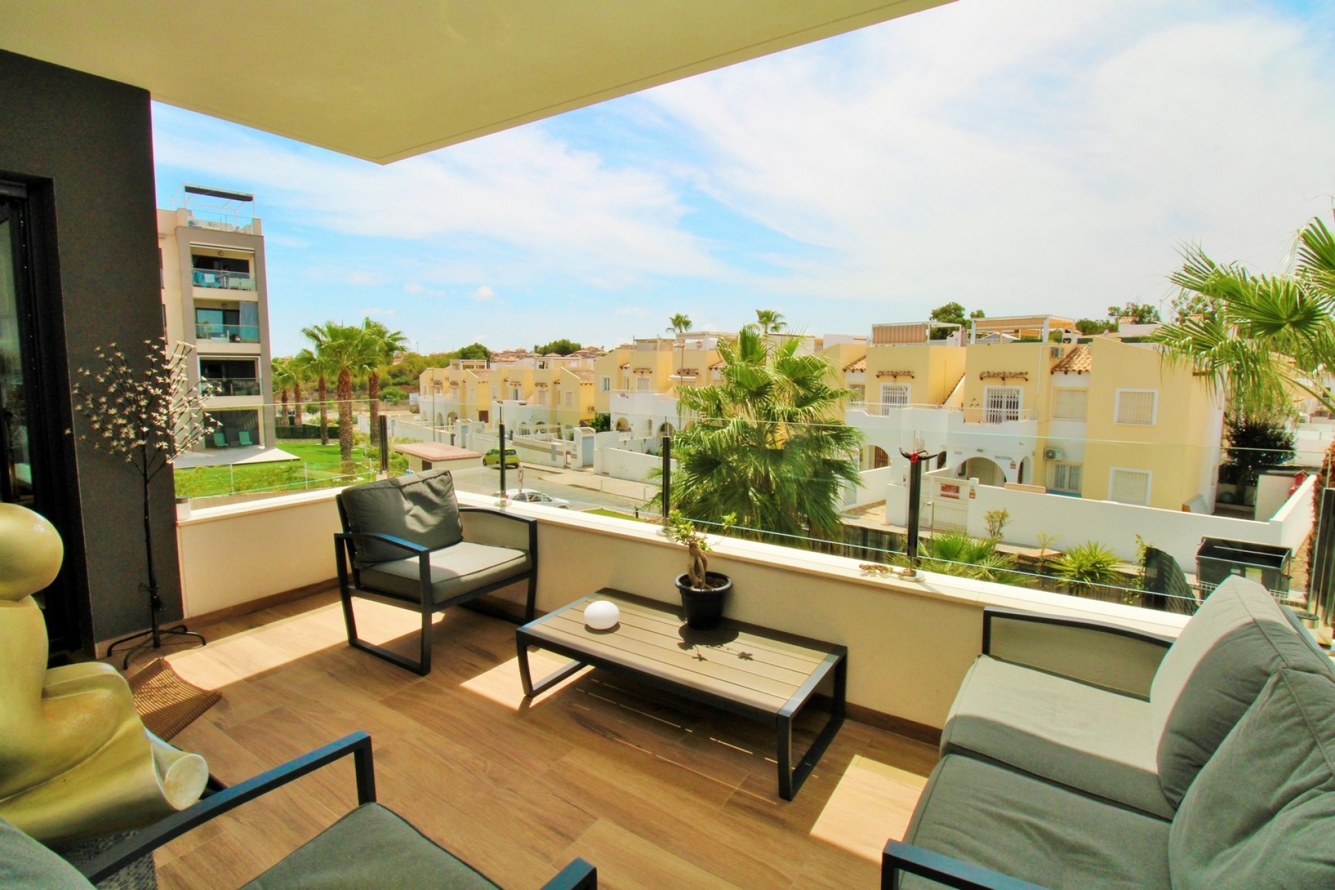 Resale - Apartment -
Villamartin