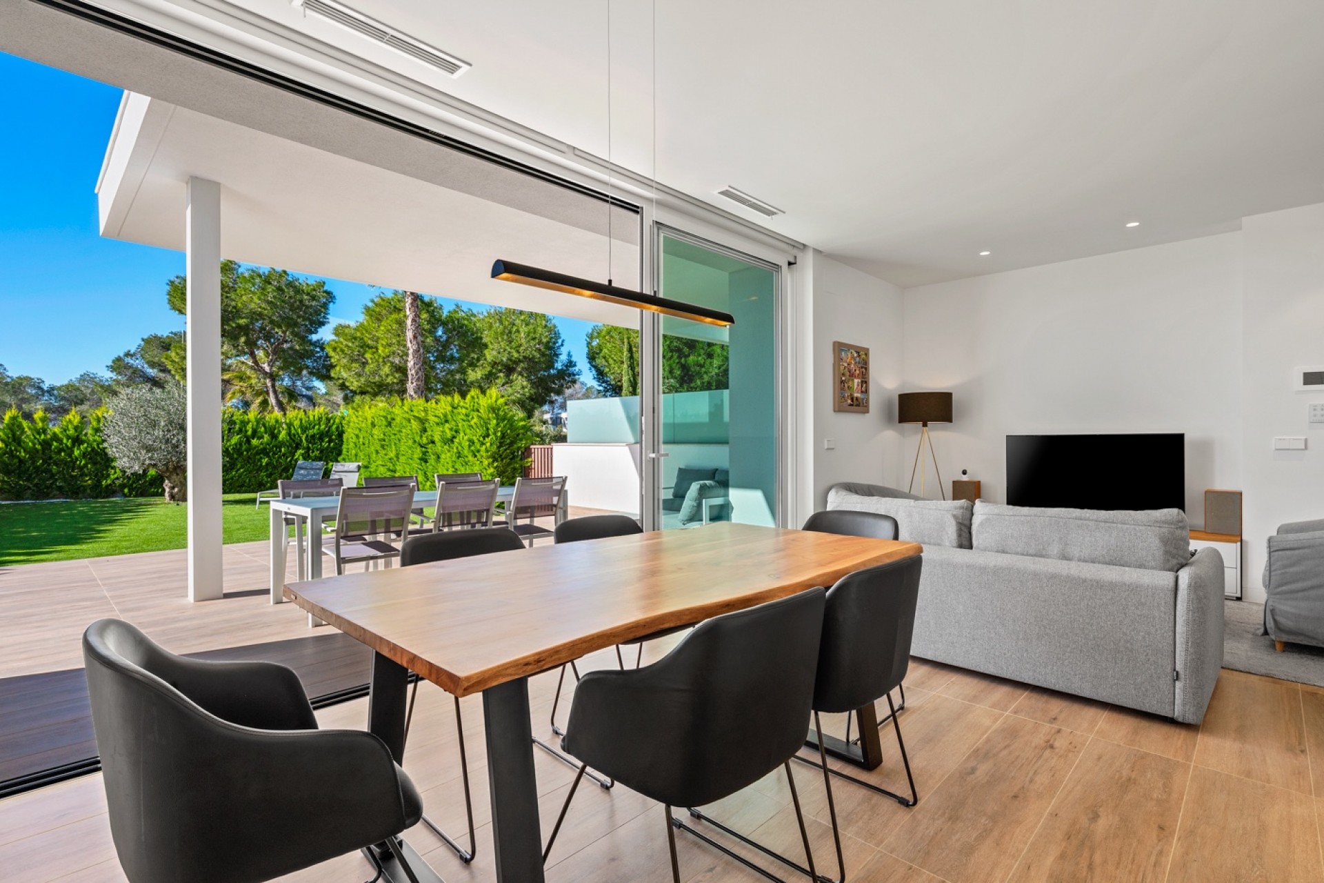 Resale - Apartments -
Las Colinas Golf Resort - Las Colinas