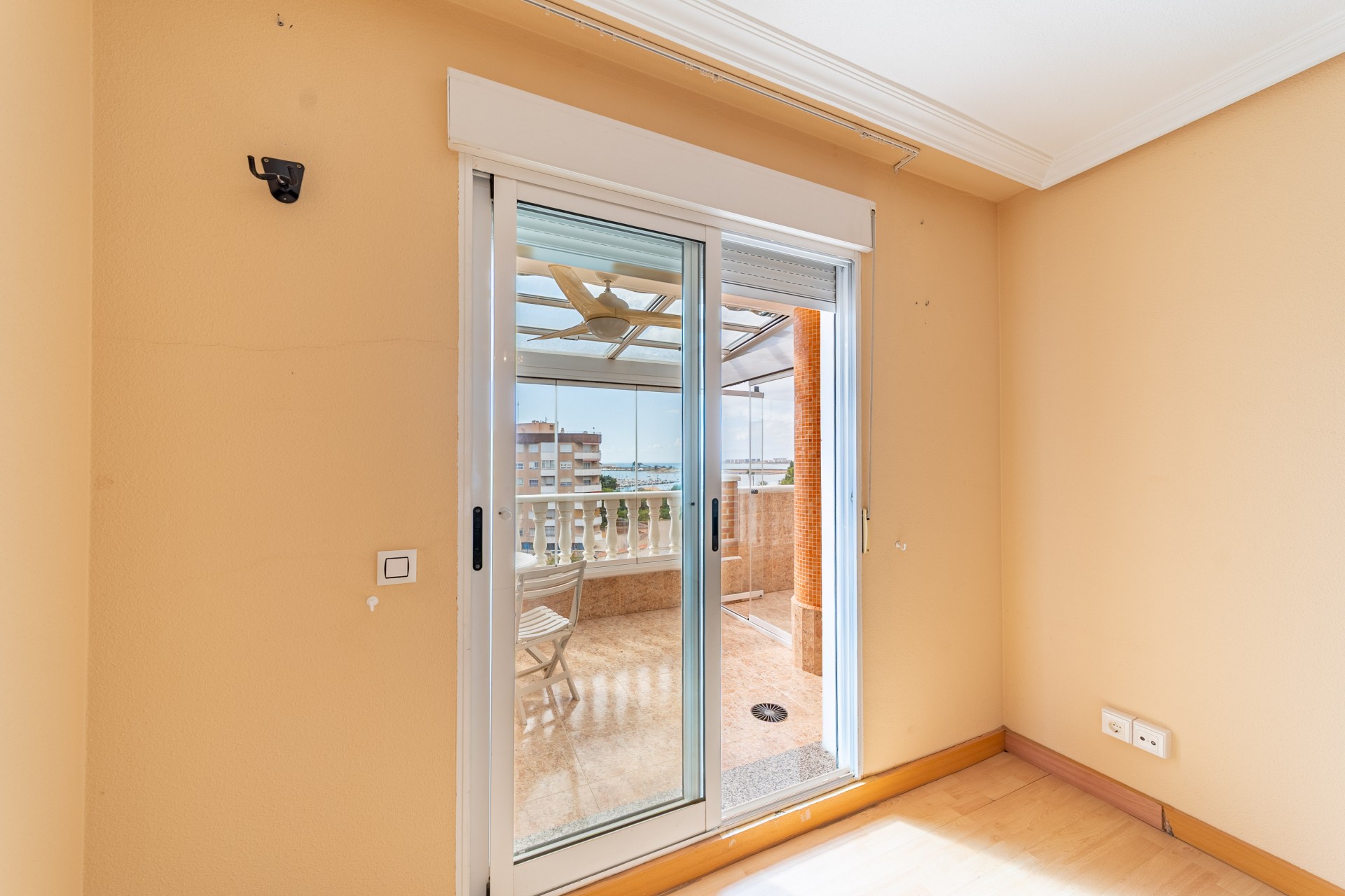 Resale - Atico -
Torrevieja - Puerto