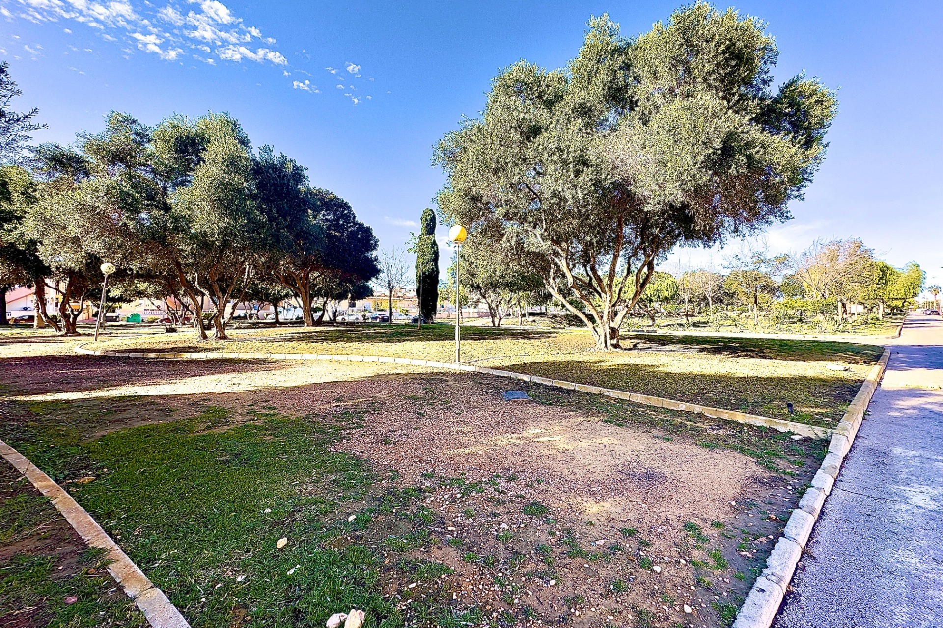 Resale - Bungalow -
Orihuela Costa - La Florida