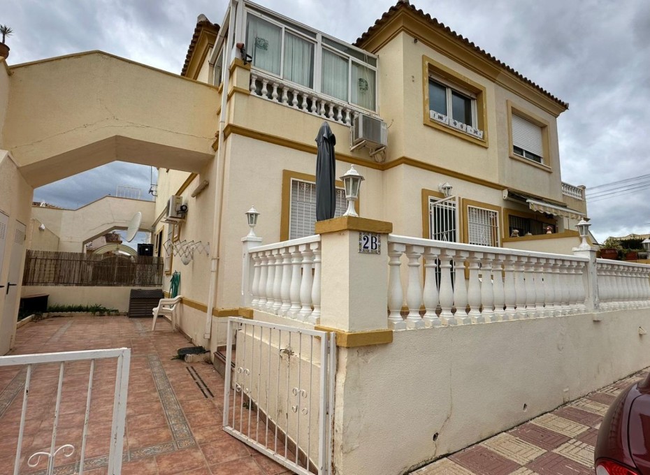 Resale - Bungalow -
Orihuela Costa - La Florida