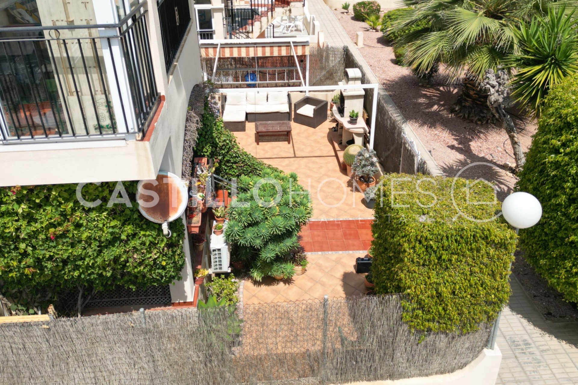 Resale - Bungalow -
Orihuela Costa - La Florida