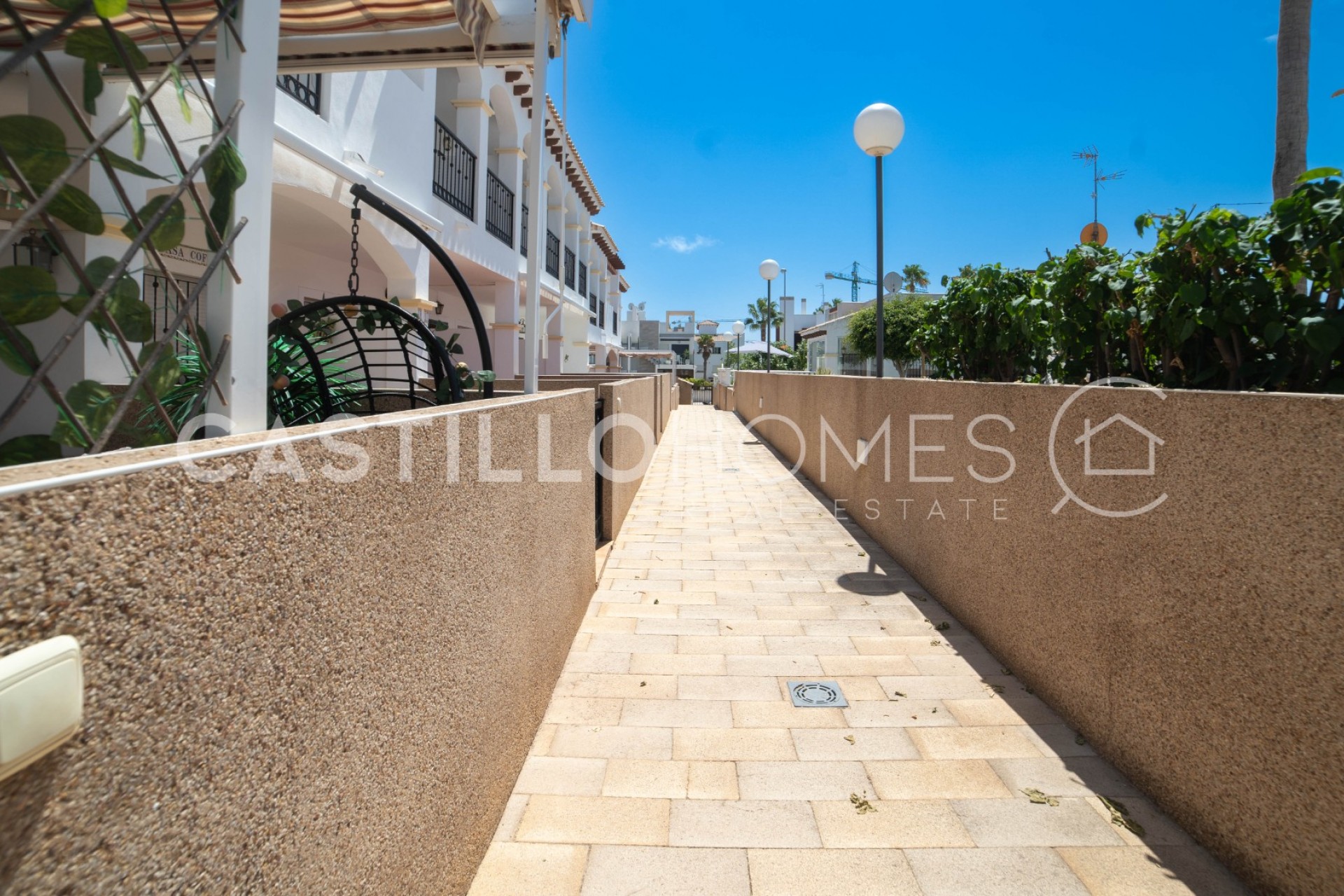 Resale - Bungalow -
Orihuela Costa - Punta Prima