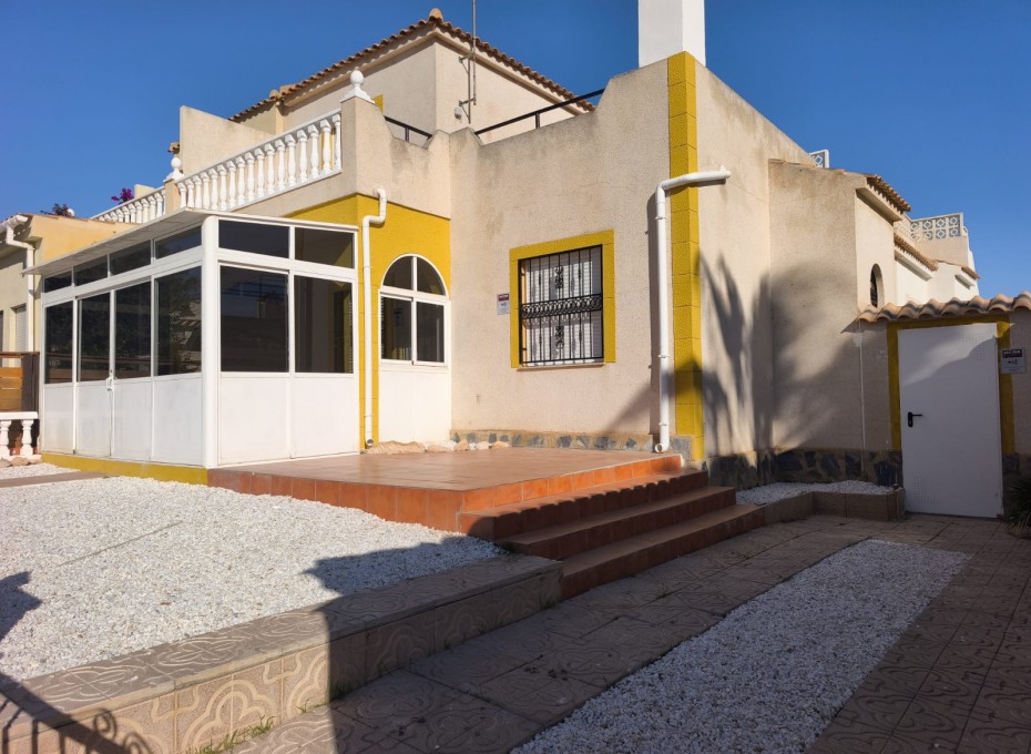 Resale - Bungalow -
Orihuela Costa - Punta Prima