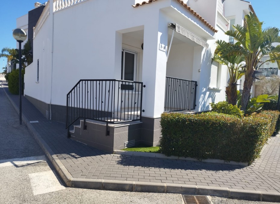 Resale - Bungalow -
Torrevieja - Aguas Nuevas