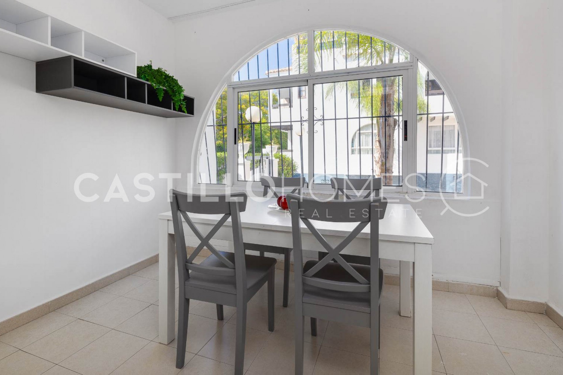 Resale - Bungalow -
Torrevieja - Playa Los Naufragos