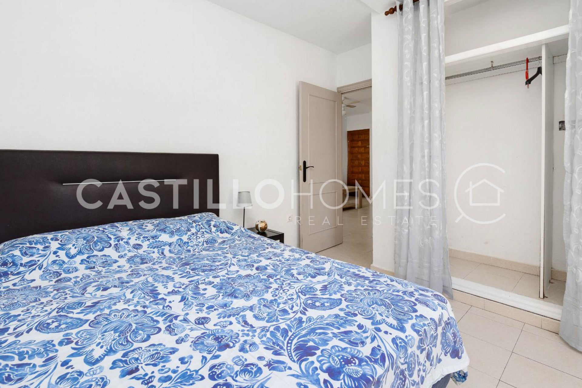 Resale - Bungalow -
Torrevieja - Playa Los Naufragos