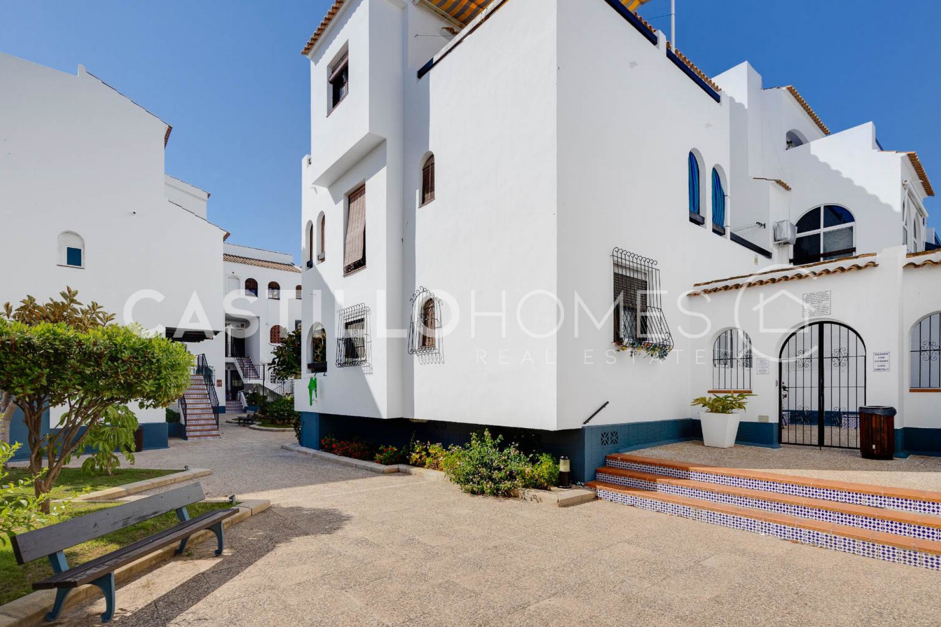 Resale - Bungalow -
Torrevieja - Playa Los Naufragos