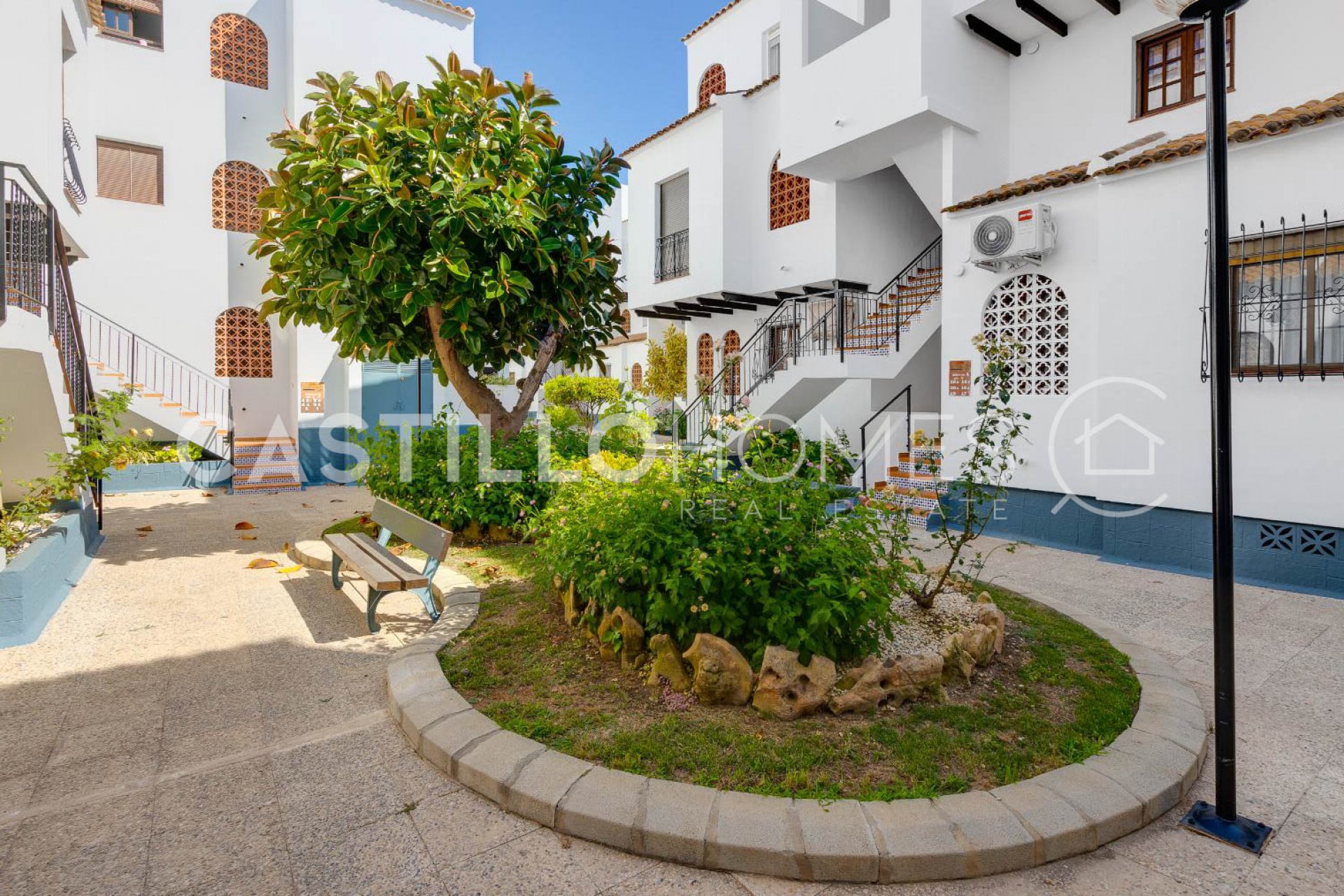 Resale - Bungalow -
Torrevieja - Playa Los Naufragos