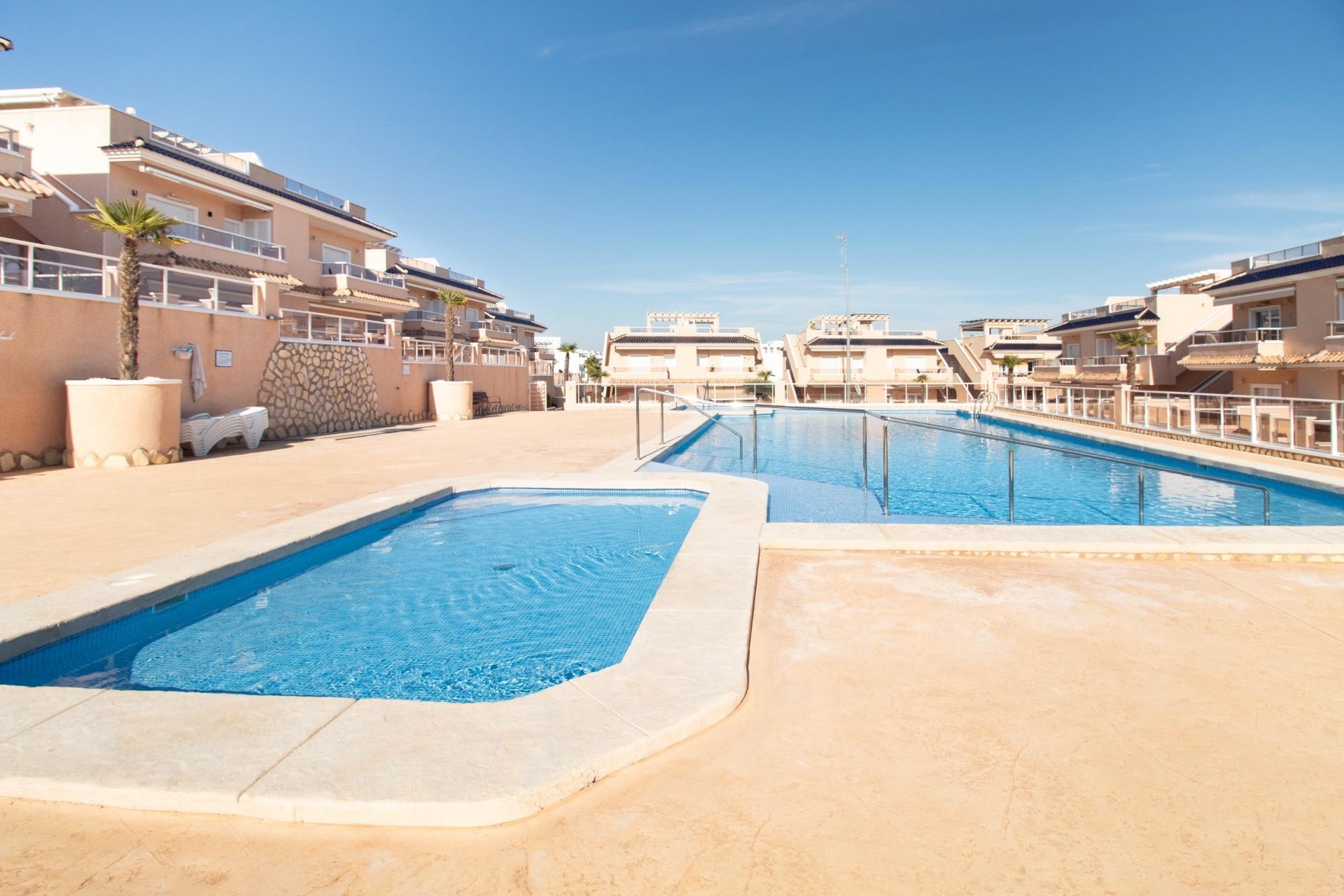 Resale - Bungalow -
Torrevieja - Punta prima