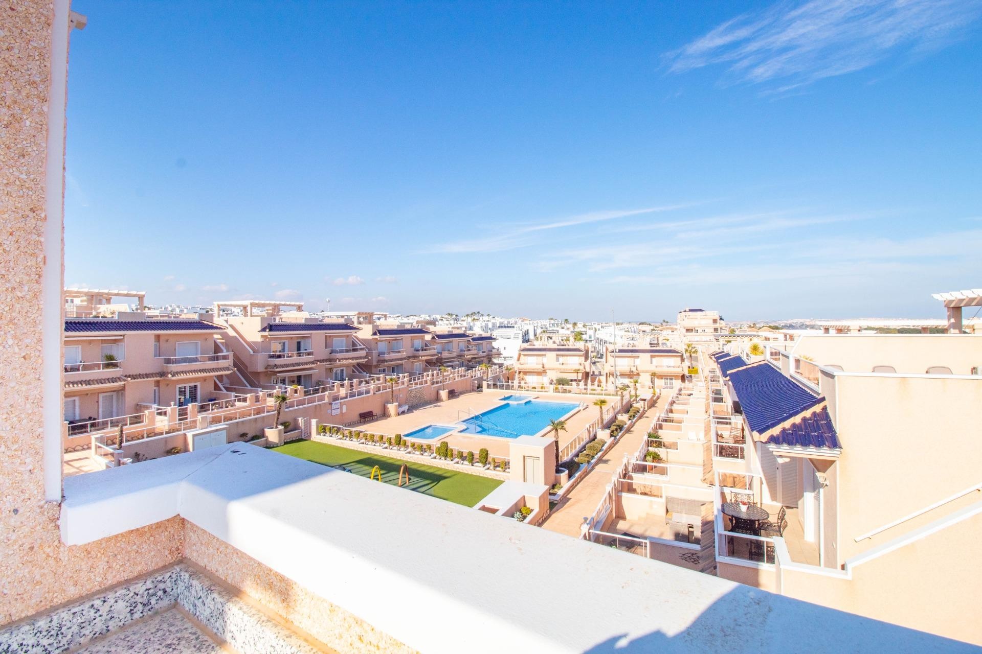 Resale - Bungalow -
Torrevieja - Punta prima