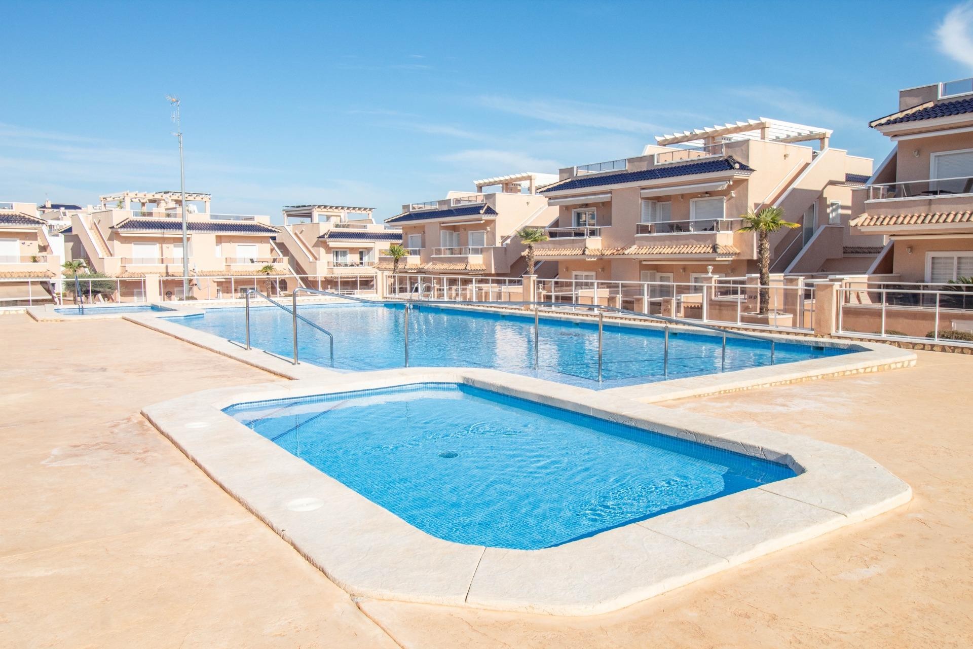 Resale - Bungalow -
Torrevieja - Punta prima
