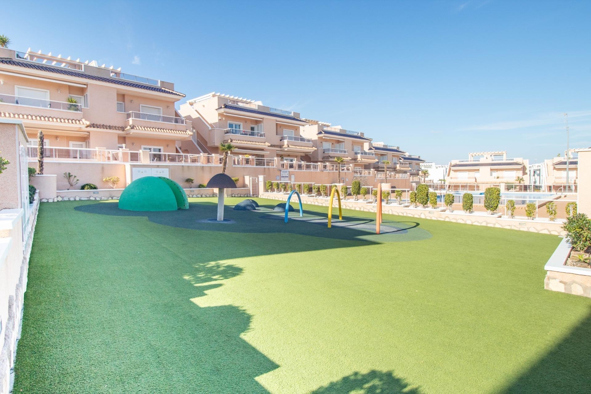 Resale - Bungalow -
Torrevieja - Punta prima