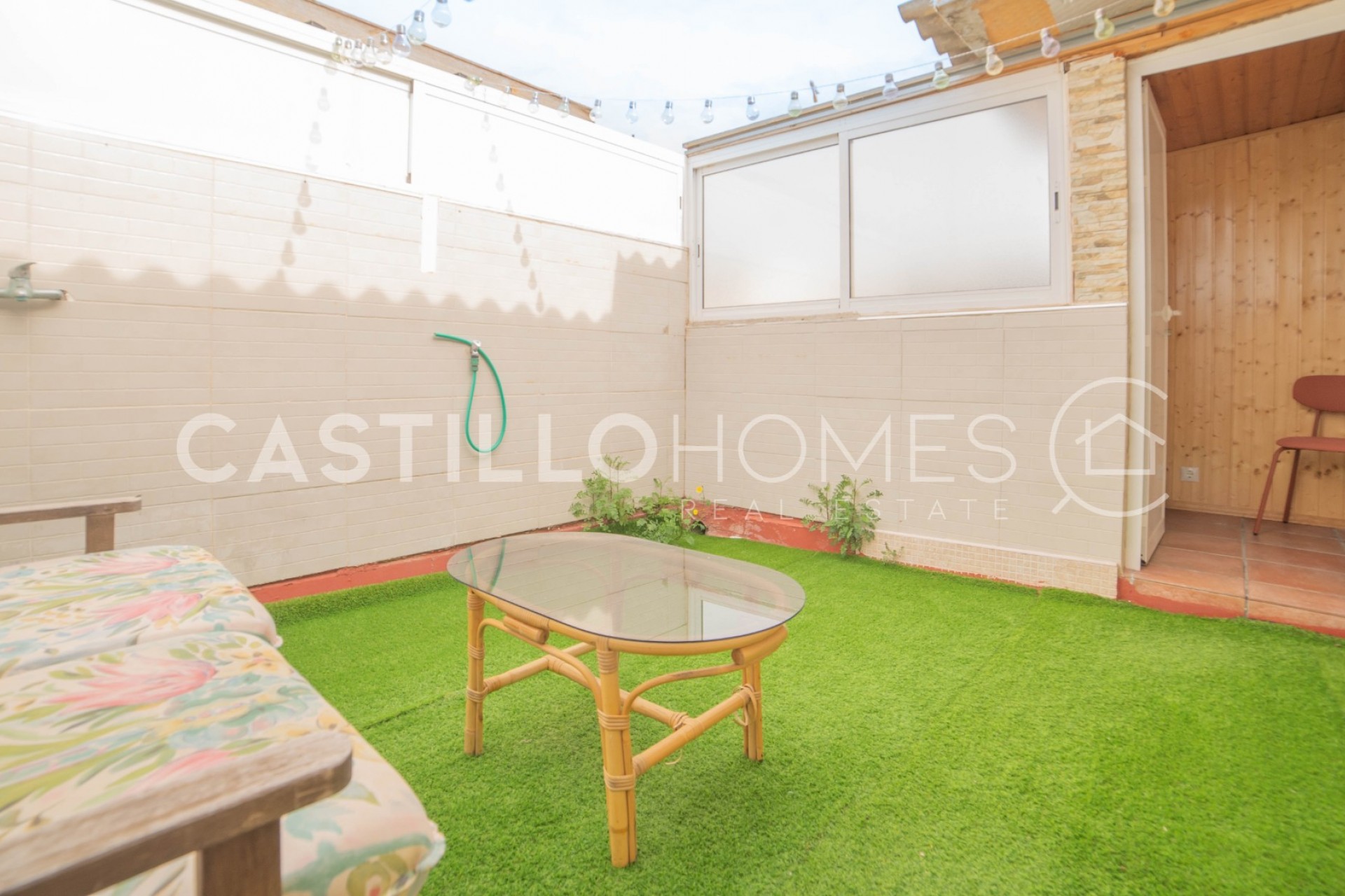 Resale - Bungalow -
Torrevieja - Punta prima