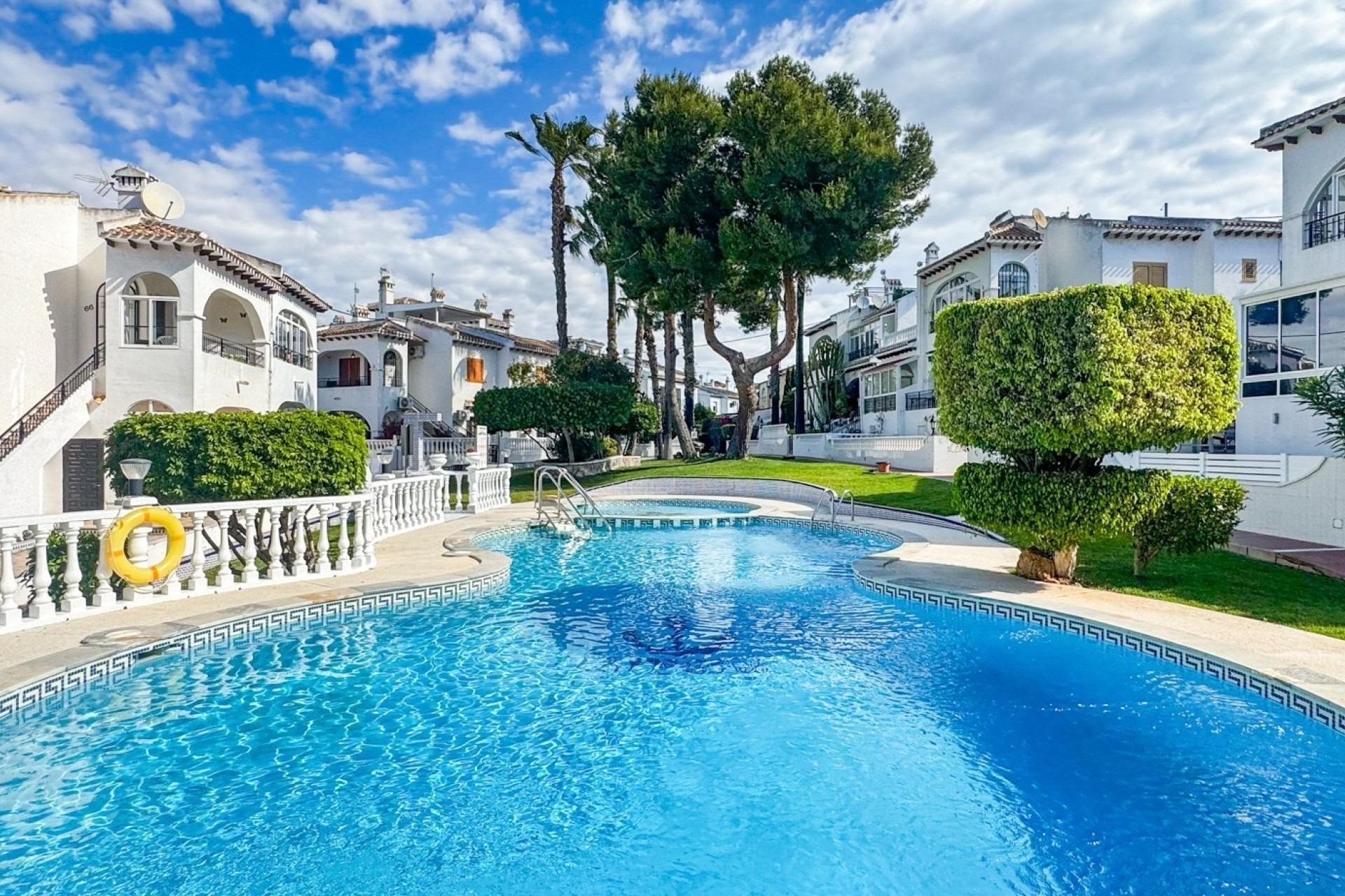 Resale - Bungalow -
Torrevieja - Torreblanca