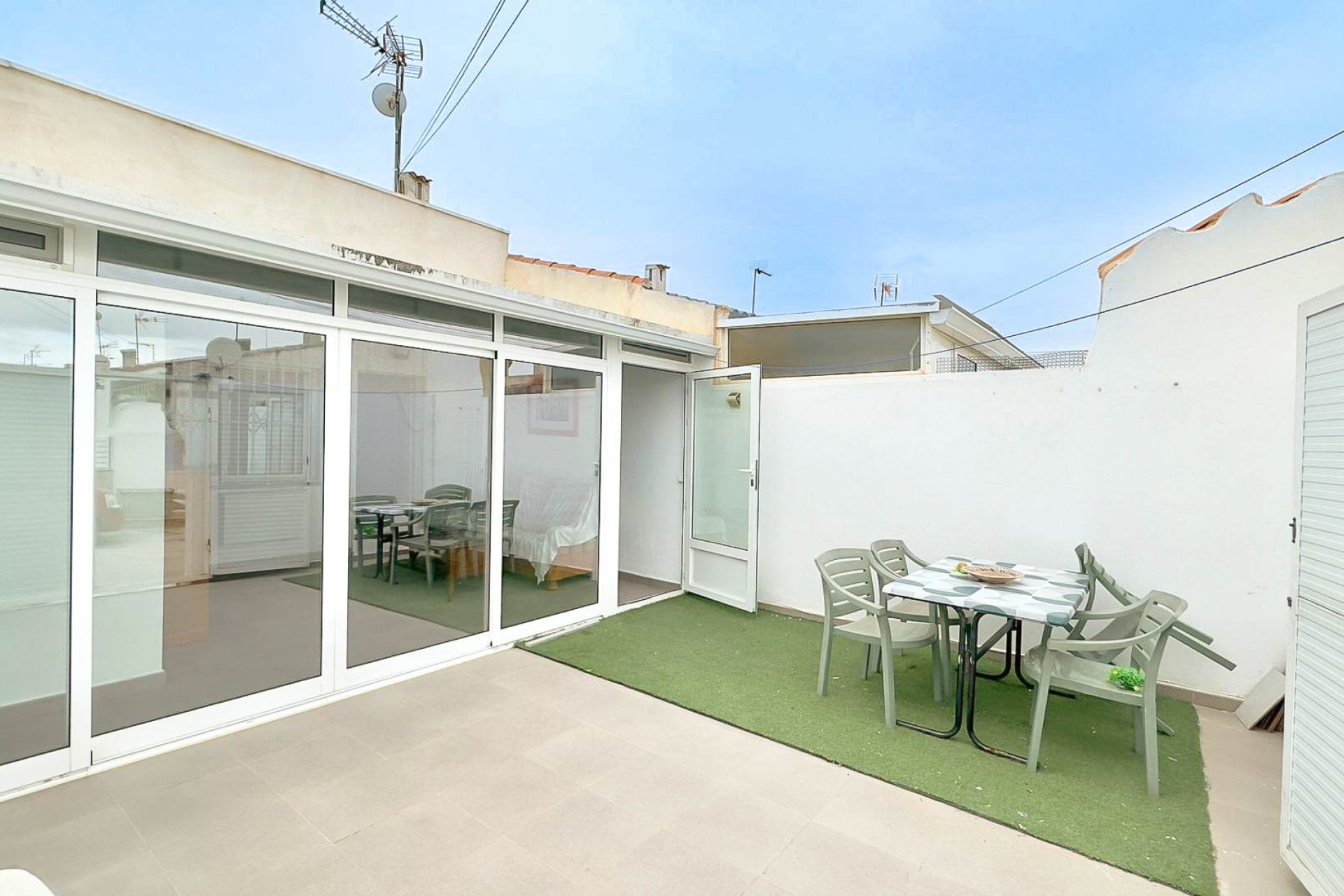 Resale - Bungalow -
Torrevieja - Torretas