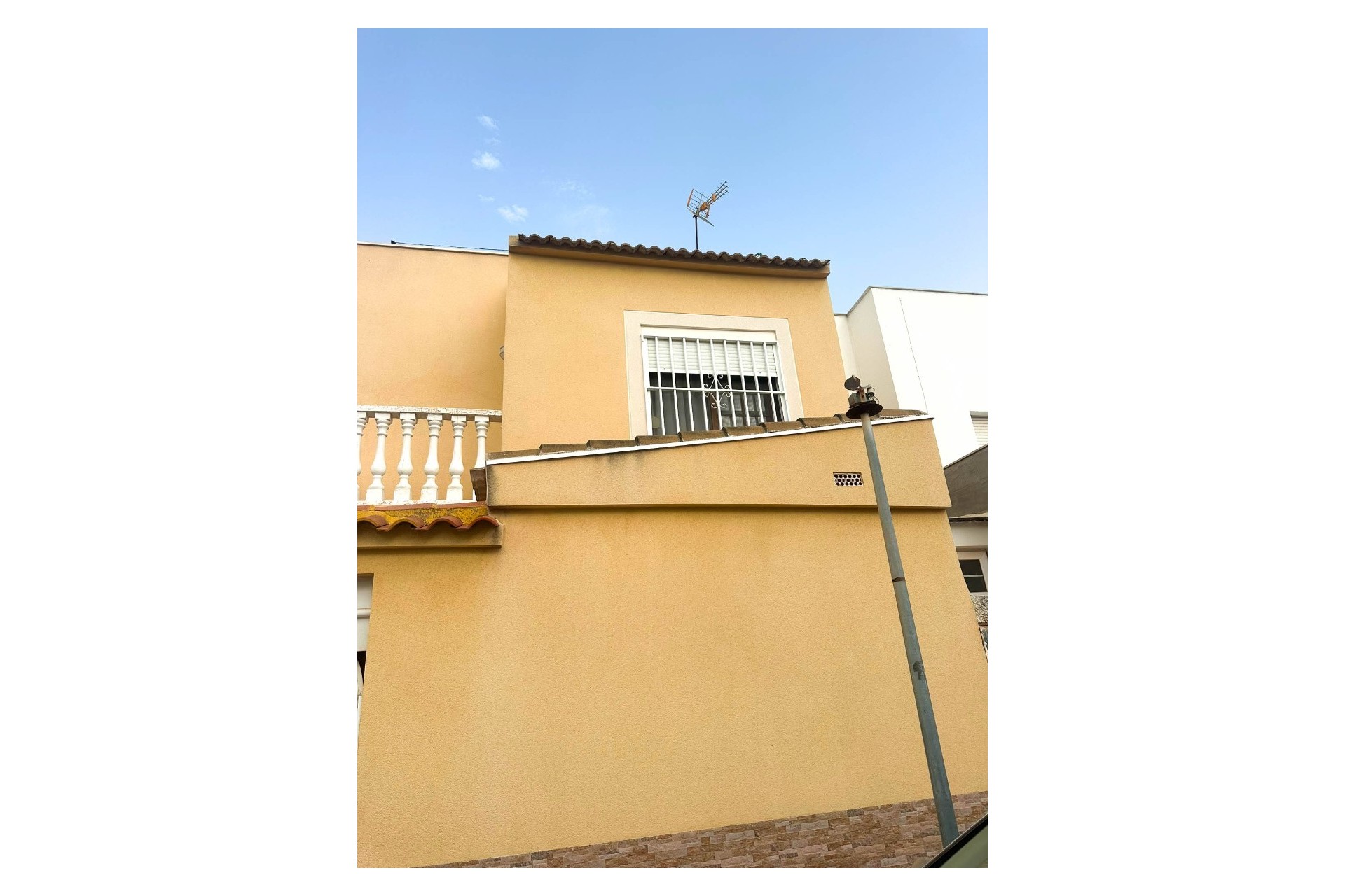 Resale - Bungalow -
Torrevieja - Urb. Rosaleda