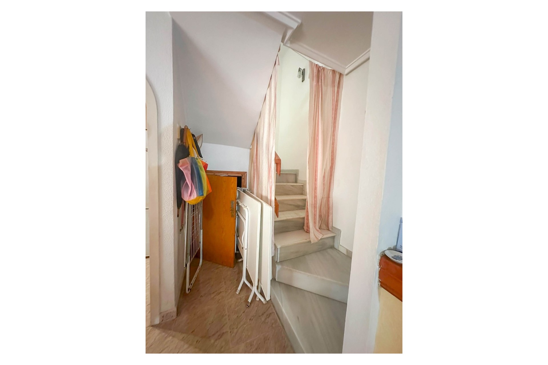 Resale - Bungalow -
Torrevieja - Urb. Rosaleda