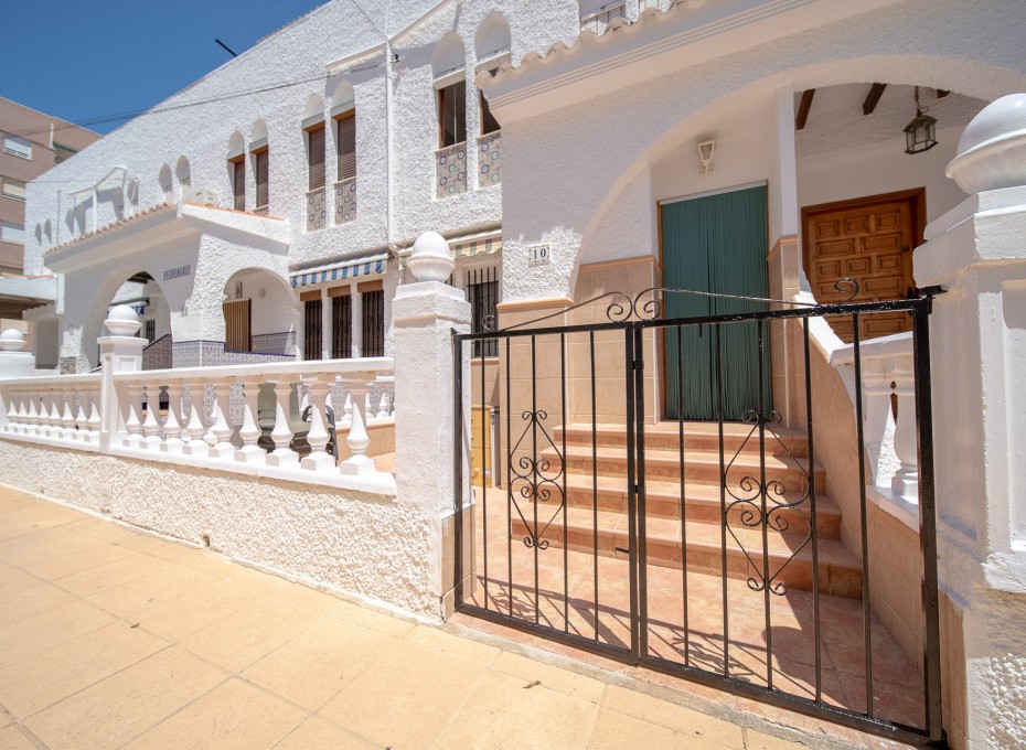 Resale - Casa de Pueblo -
Torrevieja - La Mata