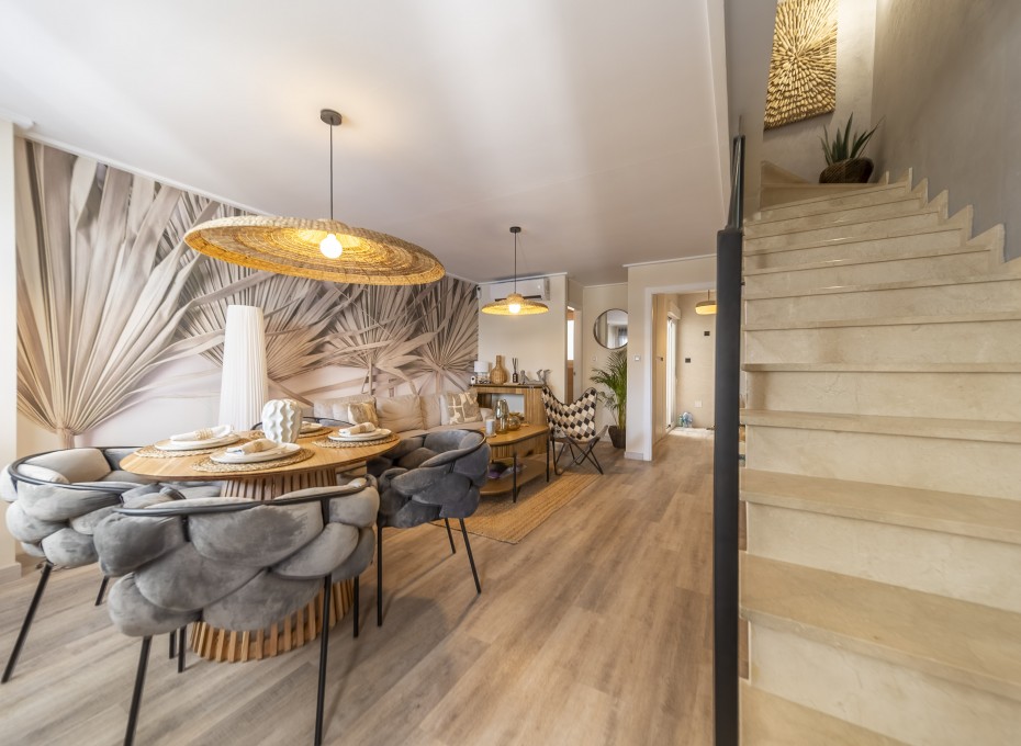 Resale - Casa de Pueblo -
Torrevieja - Los altos