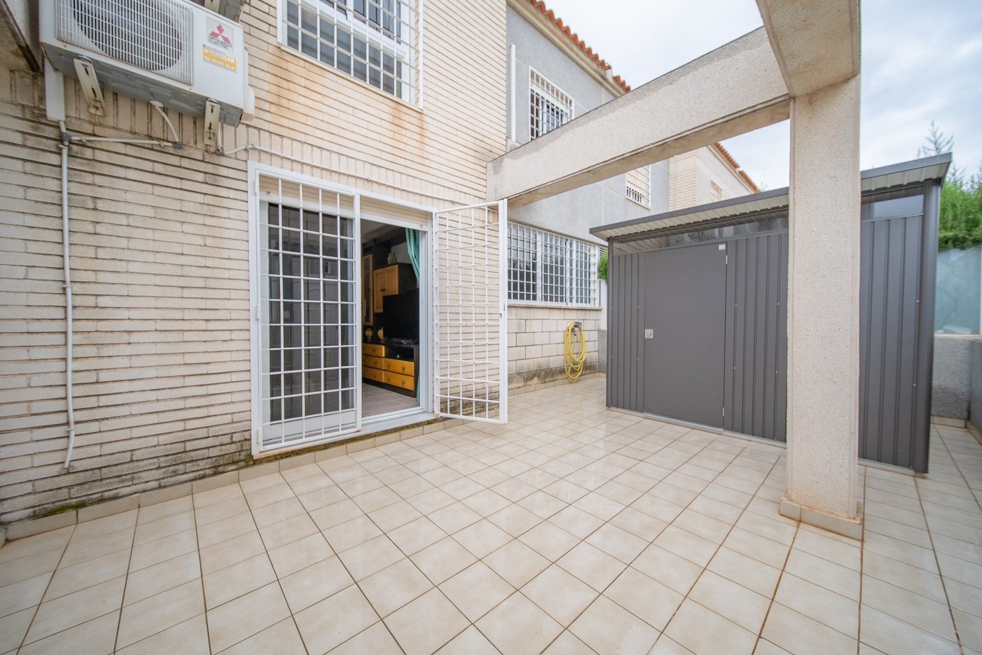 Resale - Casa de Pueblo -
Torrevieja - Torreblanca