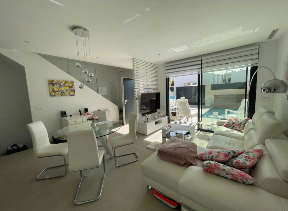 Resale - Chalet Adosados -
Benijofar - Centro