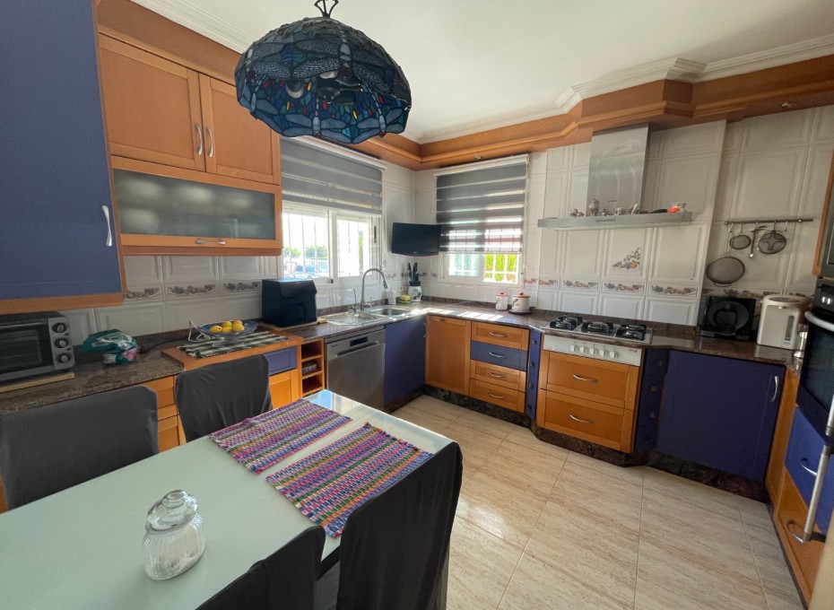 Resale - Chalet / Villa -
Guardamar del Segura - Alicante