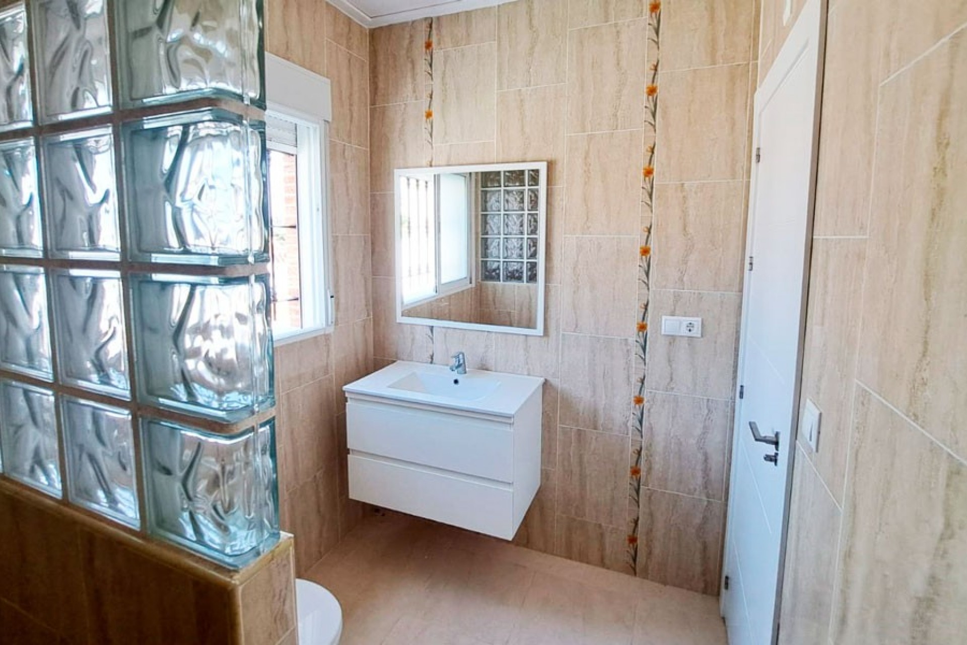 Resale - Country House -
Catral