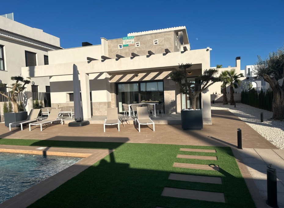 Resale - Detached House / Villa -
Ciudad Quesada - Doña Pepa