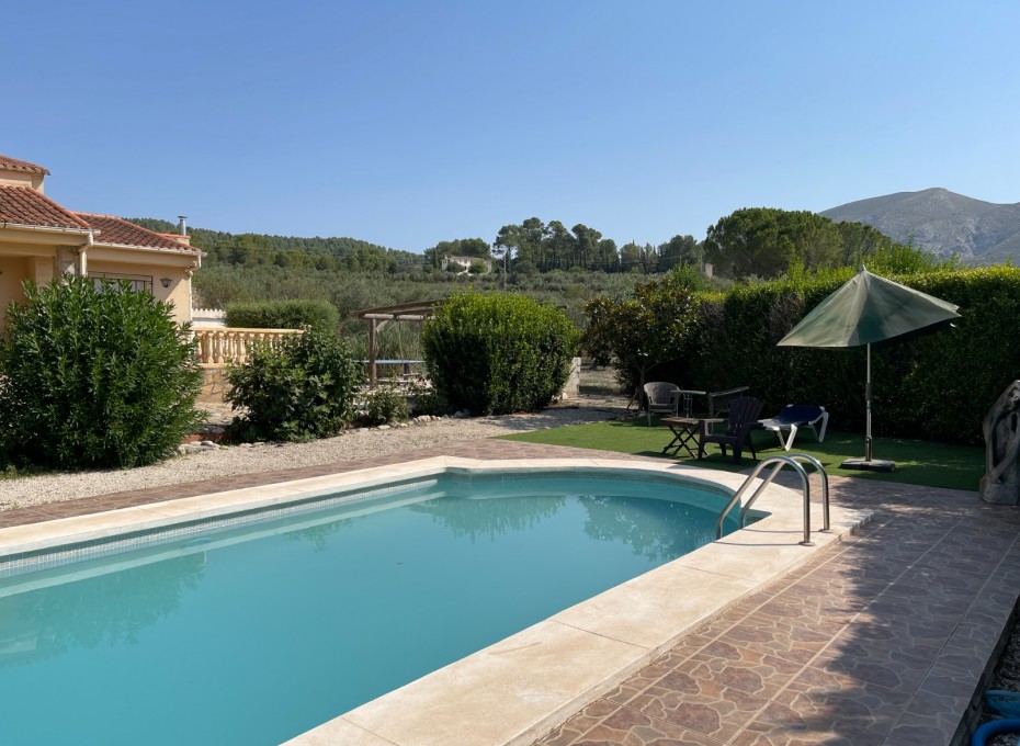 Resale - Detached House / Villa -
Millena