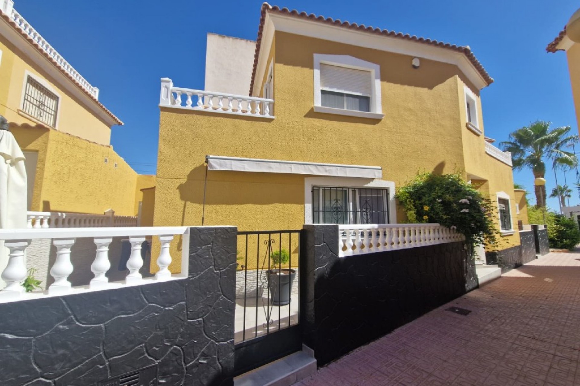 Resale - Duplex -
Playa Flamenca