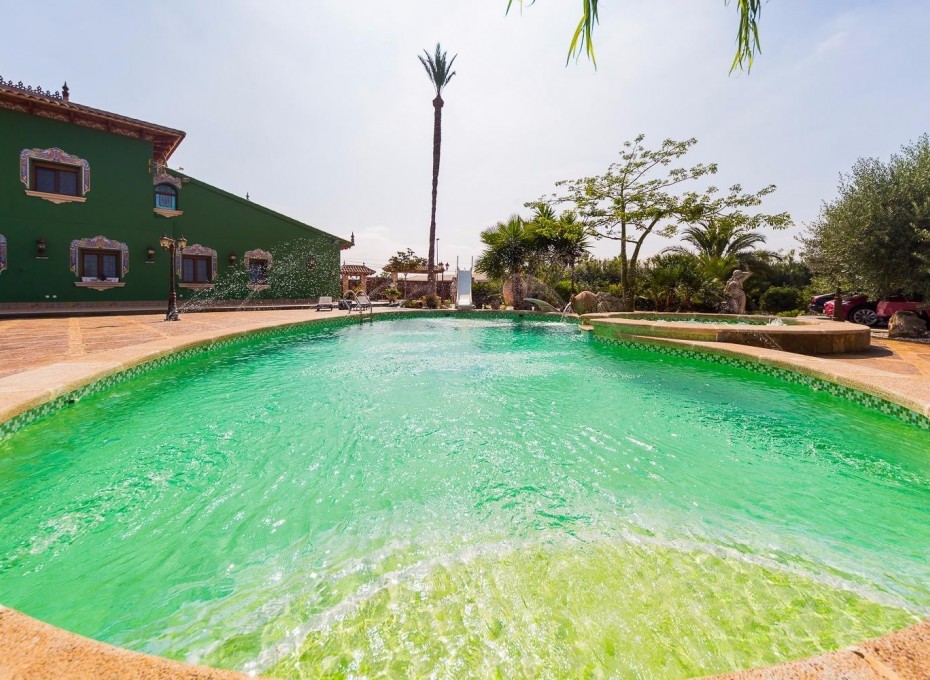 Resale - Finca / Country Property -
Almoradí