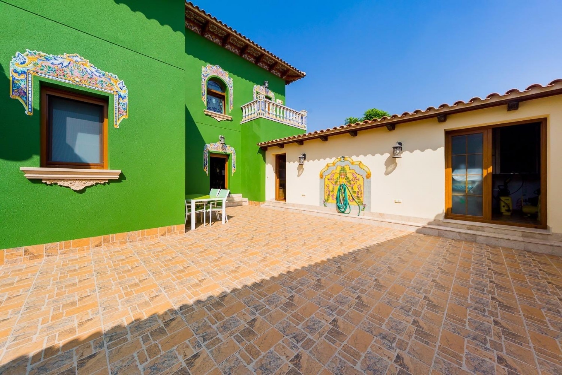 Resale - Finca / Country Property -
Almoradí