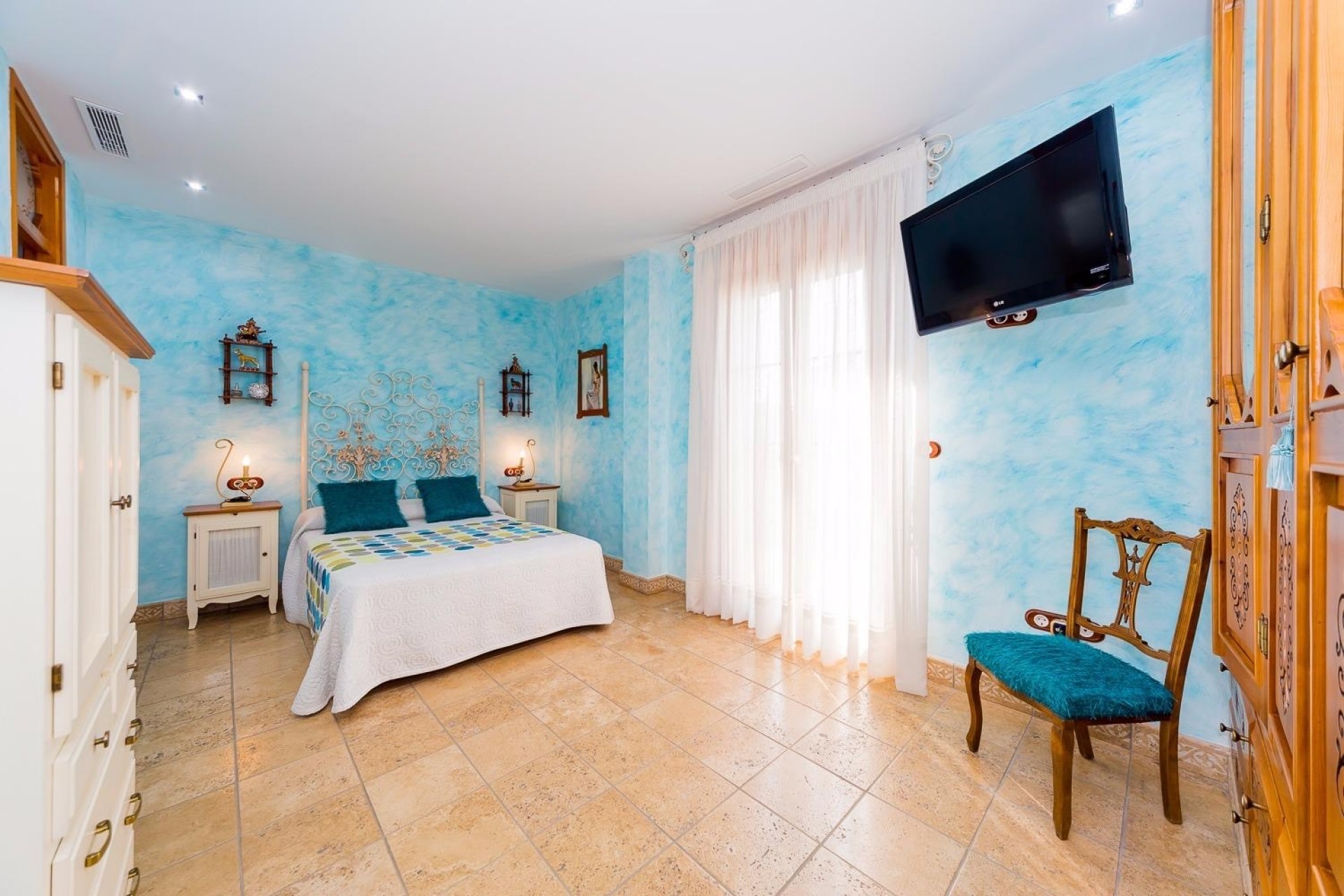 Resale - Finca / Country Property -
Almoradí