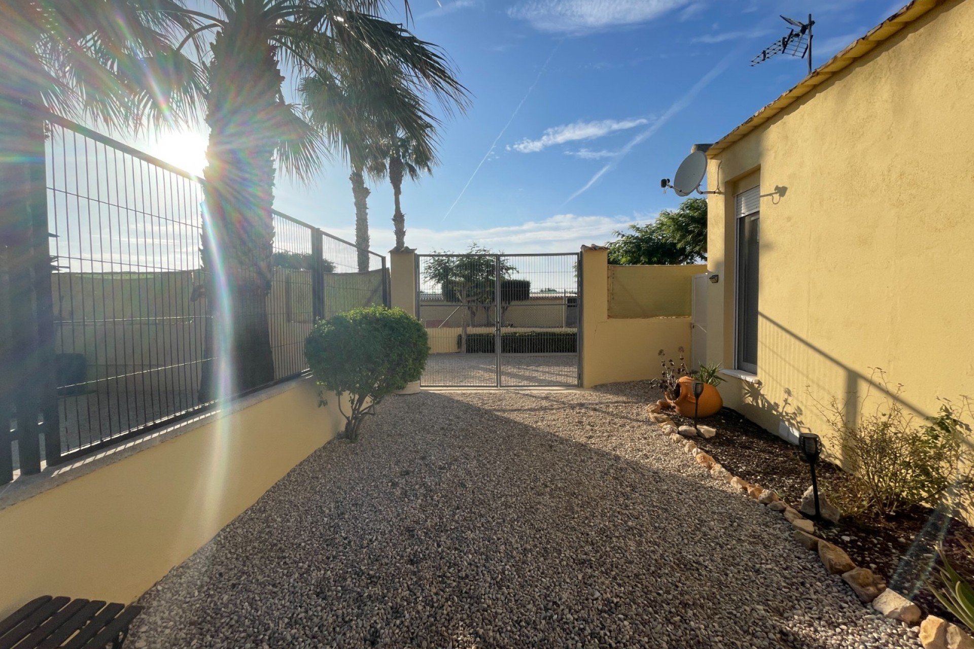 Resale - Finca / Country Property -
Elche - Las Bayas